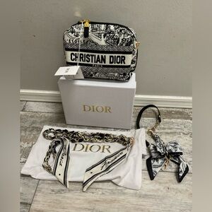 NWT Dior plan de Paris embroidered crossbody bag Measurement/ shoulder bag
